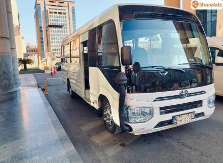 إيجار ميني باص تويوتا كوستر 24 فرد - السعة، الأمان، والراحة لرحلاتكم